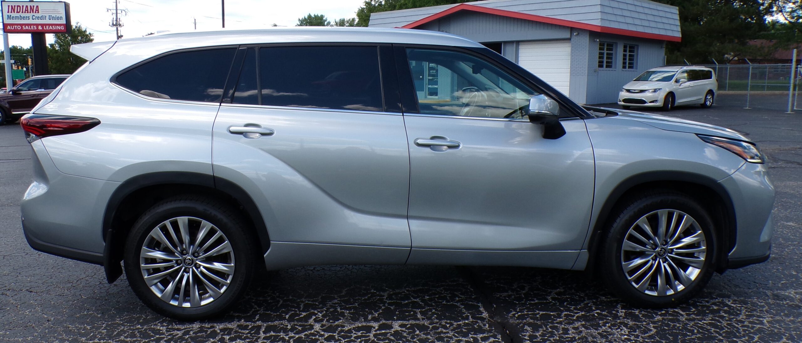 2024 Toyota Highlander Platinum AWD