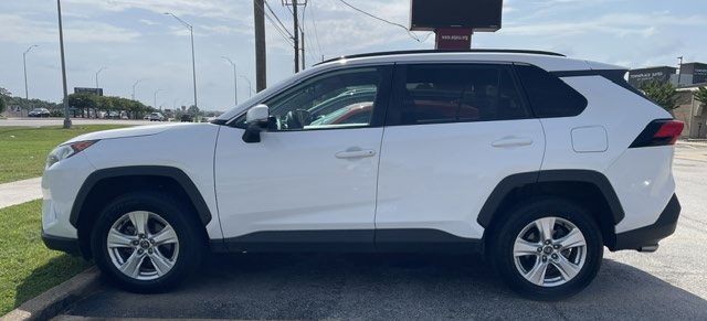2020 TOYOTA RAV4 XLE