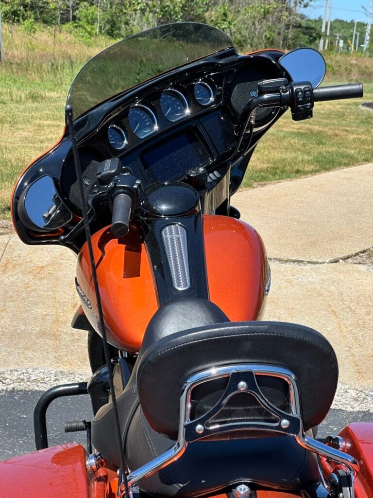 Harley Davidson FLHXSE CVO Street Glide