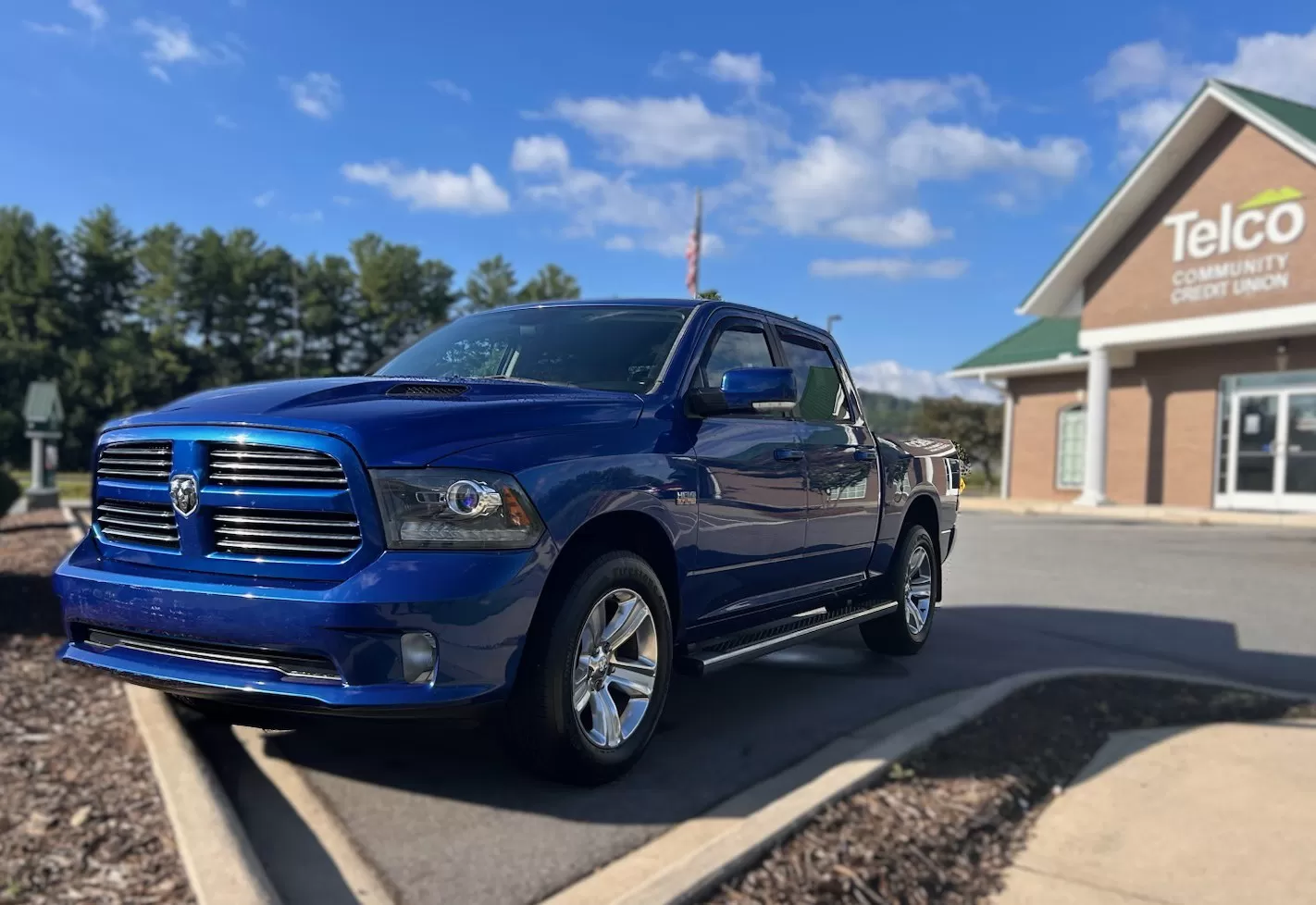 2016 RAM 1500 4WD CREW CAB