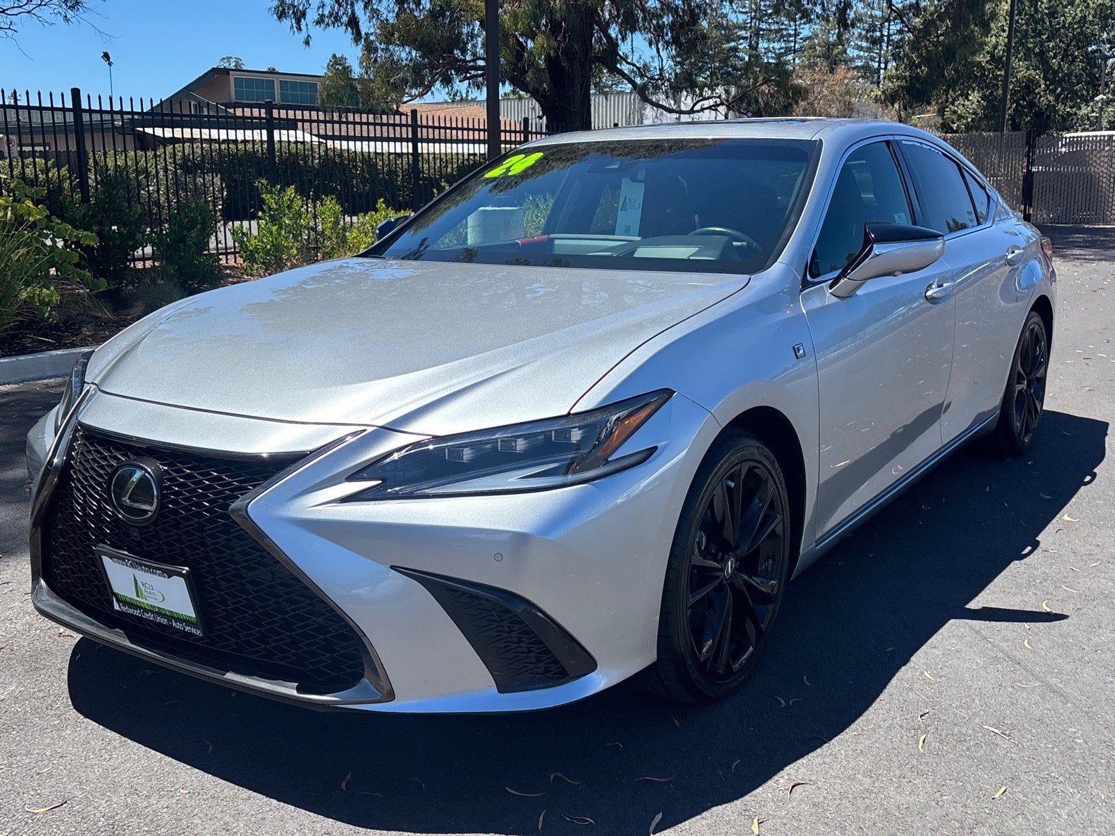 2024 Lexus ES 300h F SPORT Handling