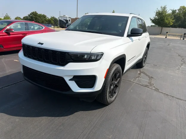 2025 Jeep Grand Cherokee repo for sale