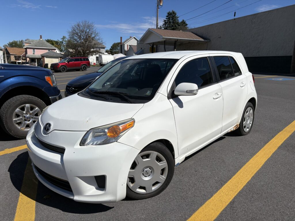2009 Toyota Scion XD Hatchback 5D
