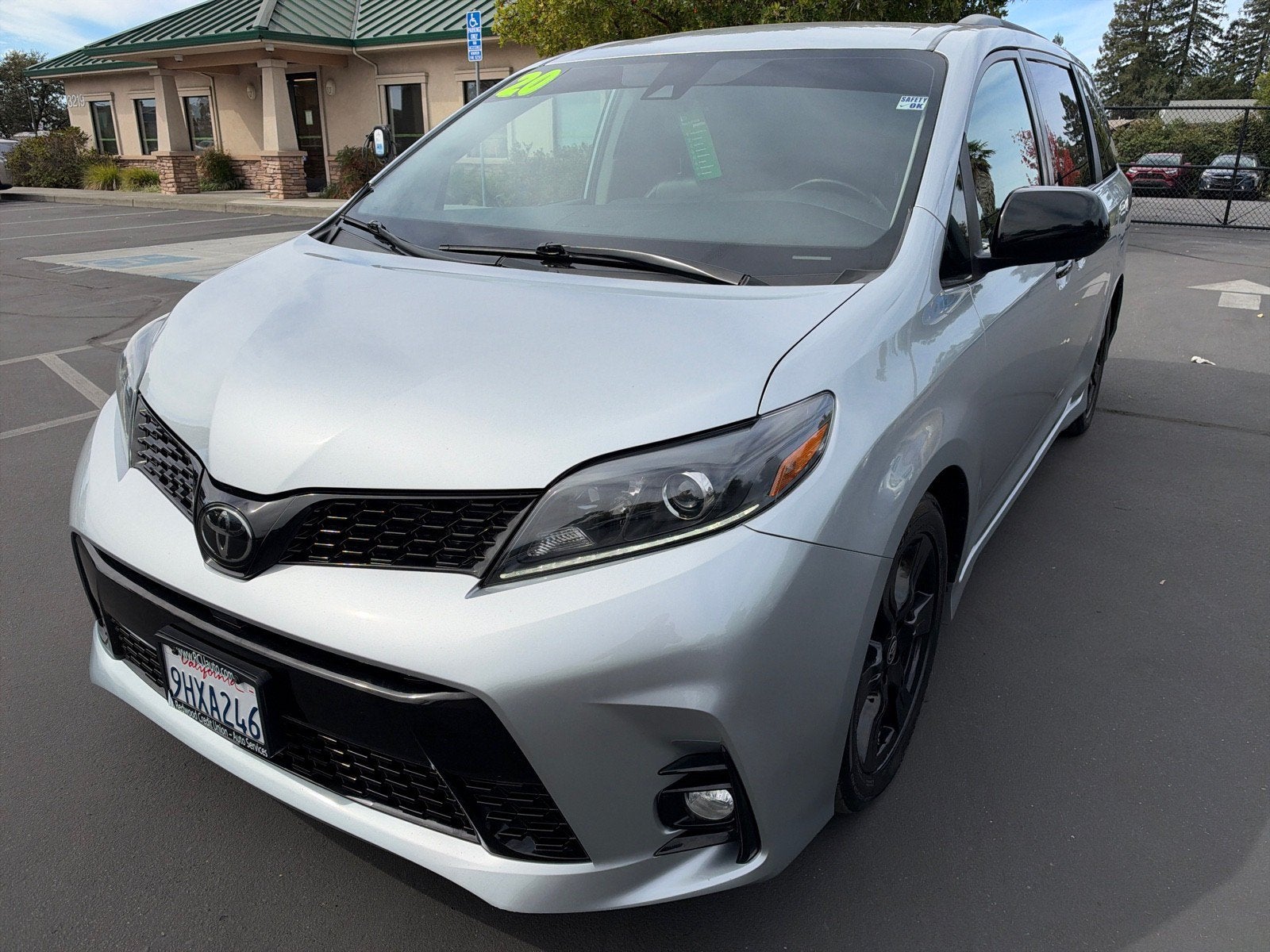 2020 Toyota Sienna SE 8-Passenger