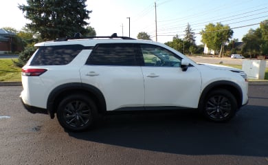 2022 Nissan Pathfinder SV