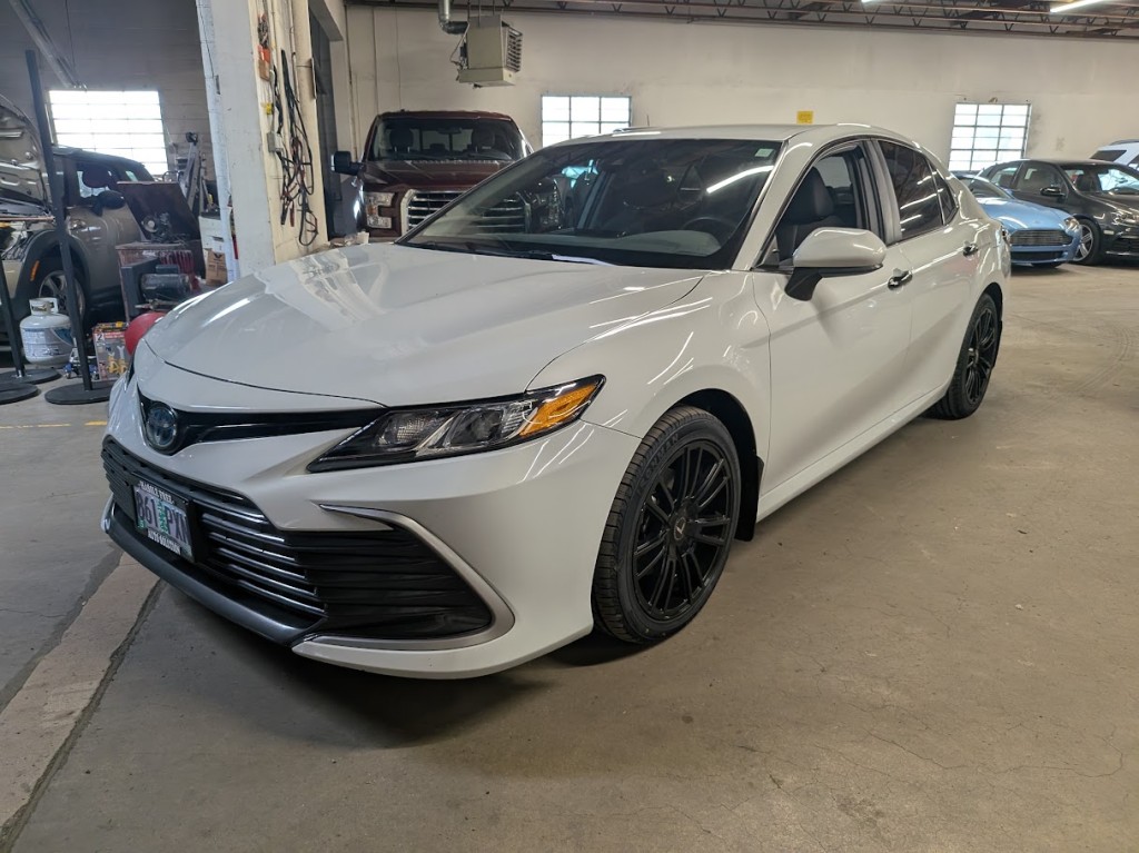 2022 Toyota Camry Hybrid LE