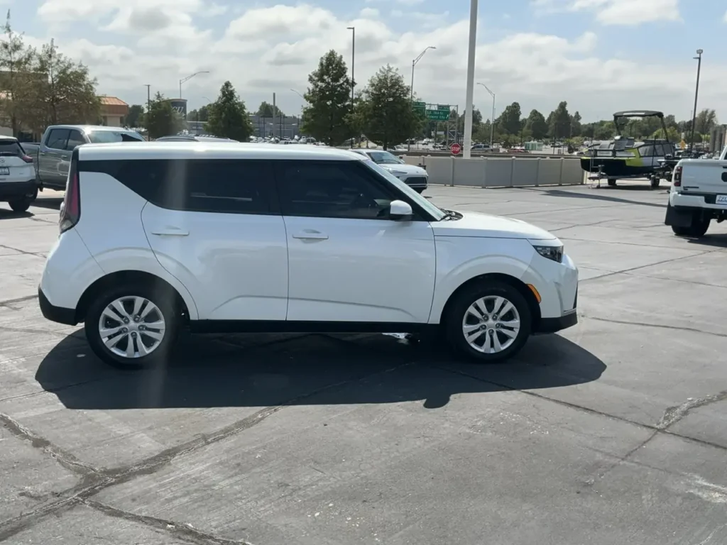 2024 Kia Soul LX IVT