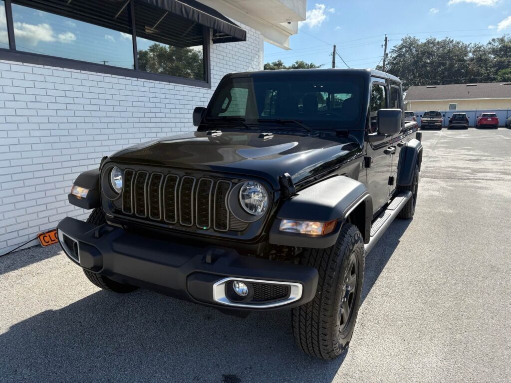 2026 Jeep Gladiator Sport
